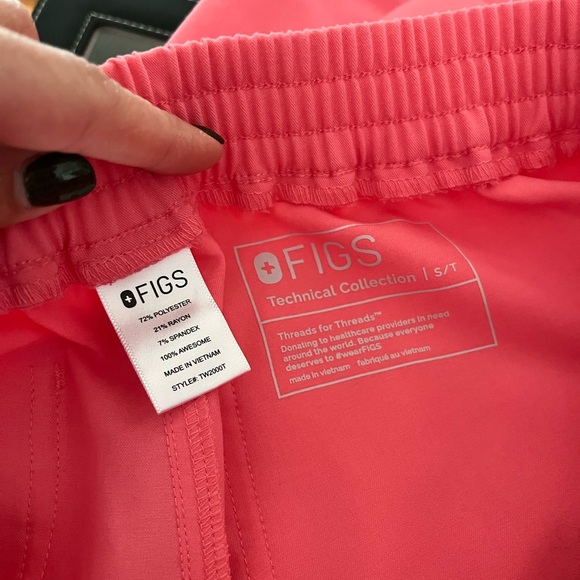 FIGS Limited Edition Yola Skinny Scrub Pants in Neon Pink. Size Small/Tall - Picture 6 of 7
